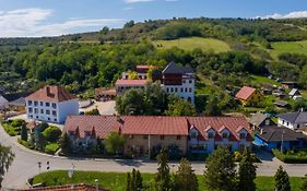 Hotel Kurdejov - Bed And Breakfast